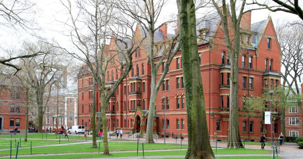 Harvard gratis per studenti con basso reddito: così si arginano i danni dell’amministrazione Trump