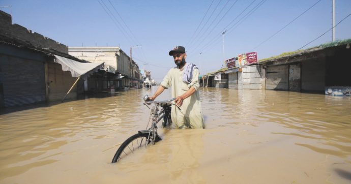 In Pakistan le peggiori inondazioni del secolo. Eventi estremi che si ripeteranno in futuro
