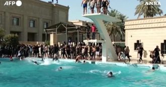 Copertina di Baghdad, i sostenitori di al Sadr occupano un palazzo governativo e fanno il bagno in piscina – Video