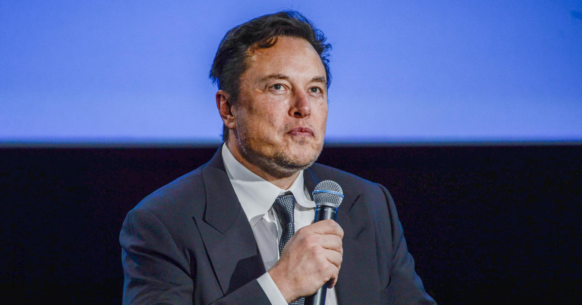 Tesla, Elon Musk presenta il robot Optim …