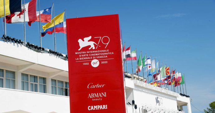 Copertina di L’Academy ha piantato la bandiera a stelle e strisce sul Lido di Venezia