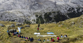 Copertina di Patagonia, tutti i profitti del brand per salvare il pianeta. L’annuncio del fondatore Chouinard: “La Terra è ora il nostro unico azionista”