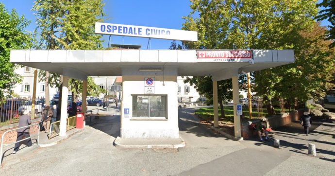 Dopo il tamponamento va tre volte al pronto soccorso e per tre volte lo dimettono. Due settimane dopo muore: 5 medici indagati