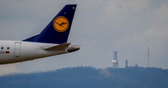 Copertina di Lufthansa, sciopero dei piloti: cancellati oltre 800 voli, disagi per 130mila passeggeri