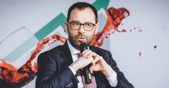 Patuanelli: “Rischiamo una crisi alimentare, servono ben più di dieci miliardi”
