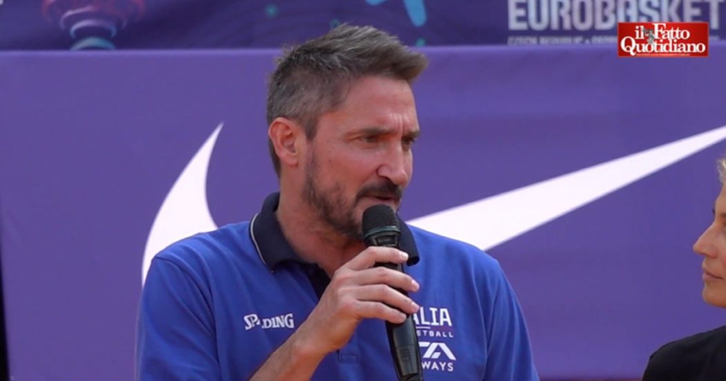 Milano, inaugurata la Fan zone di piazza Duomo per l’Eurobasket 2022 – il video