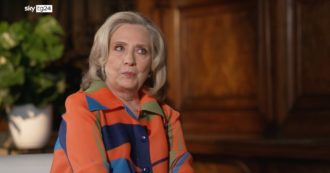 Copertina di Hillary Clinton a Sky Tg24: “Meloni premier? Una donna capo di Stato è un passo avanti. Poi sarà giudicata per quello che fa”
