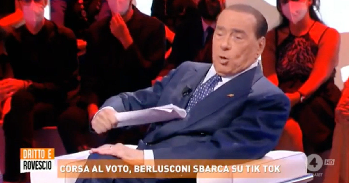 Silvio Berlusconi a ‘Dritto e rovescio’: “Il mio governo del 208 l’ultimo eletto dagli italiani”. “Avanti o dopo Cristo?”: i commenti sui social