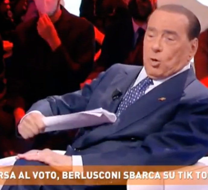 Silvio Berlusconi a ‘Dritto e rovescio’: “Il mio governo del 208 l’ultimo eletto dagli italiani”. “Avanti o dopo Cristo?”: i commenti sui social