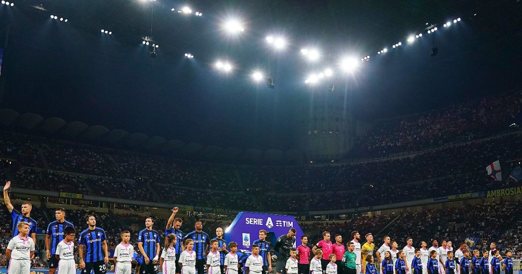 La crisi energetica spegne anche gli stadi: la Serie A decide di ridurre l’illuminazione, ecco cosa cambia