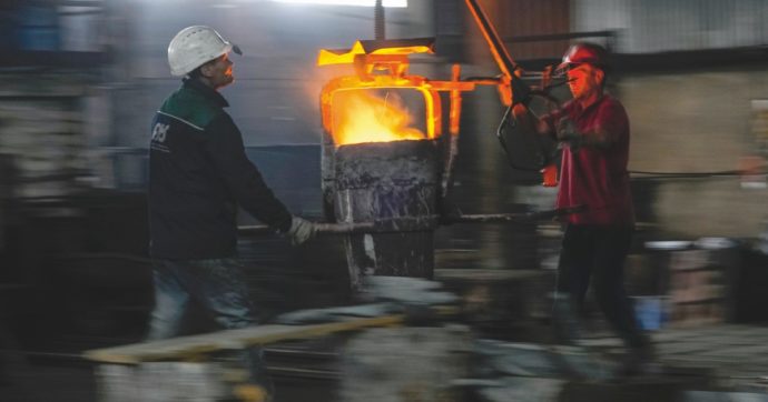 Vetro, carta, acciaio: la crisi energetica avvia le chiusure