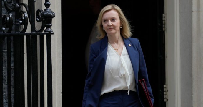 Regno Unito, Liz Truss verso l’insediamento a Downing Street al posto di Johnson. Il suo piano? “Tagliare le tasse ai ricchi”