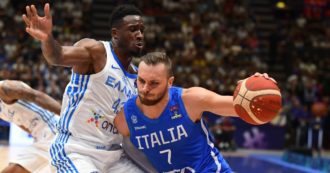 Copertina di Eurobasket, l’Italia sconfitta dalla Grecia della stella Nba Antetokounmpo ma esce a testa alta tra gli applausi: “Non abbiamo mai mollato”