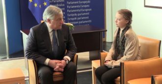 Copertina di Tajani: “Non credo alla papessa Thunberg”. Nel 2019 (da presidente del Parlamento Ue) diceva: “È una brava ragazza, va aiutata a combattere”