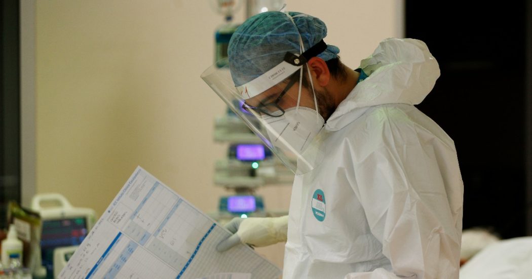 Covid, i dati: 15.565 nuovi casi e 18 morti. Tasso di positività all’11,1% con 140.365 tamponi