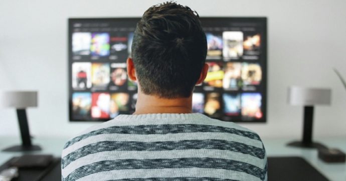 La tv non è morta, anzi: è viva più che mai. E anche TikTok le somiglia