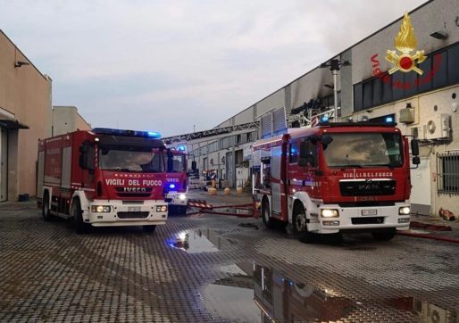 “Strage” di Pos nella ditta che fornisce i terminali alle banche: incendio nell’azienda di Gessate. Cause da accertare