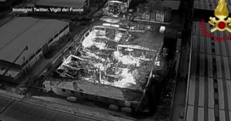 Copertina di Incendio a San Giuliano Milanese, la ricognizione con i droni dei vigili del fuoco: le impressionanti immagini – Video