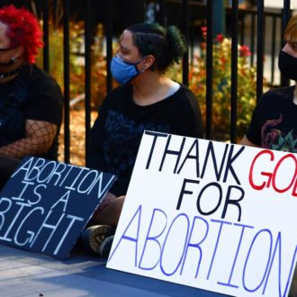 Copertina di I diritti delle donne sono in pericolo: lo dice la Storia