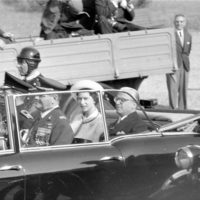 La regina Elisabetta II e il presidente della Repubblica Giovanni Gronchi durante la visita della sovrana britannica a Roma, il 2 maggio1961. ANSA