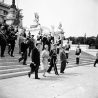 La regina Elisabetta accompagnata dal ministro della Difesa Giulio Andreotti durante la visita a Roma il 03 maggio1961. 
ANSA