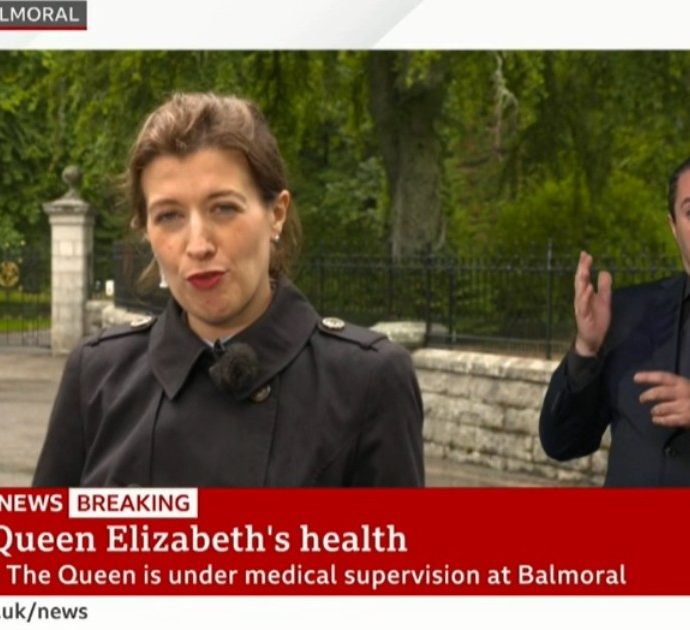 Regina Elisabetta, la Bbc cambia il suo palinsesto dopo l’allarme per la salute della Sovrana: i conduttori già vestiti a lutto