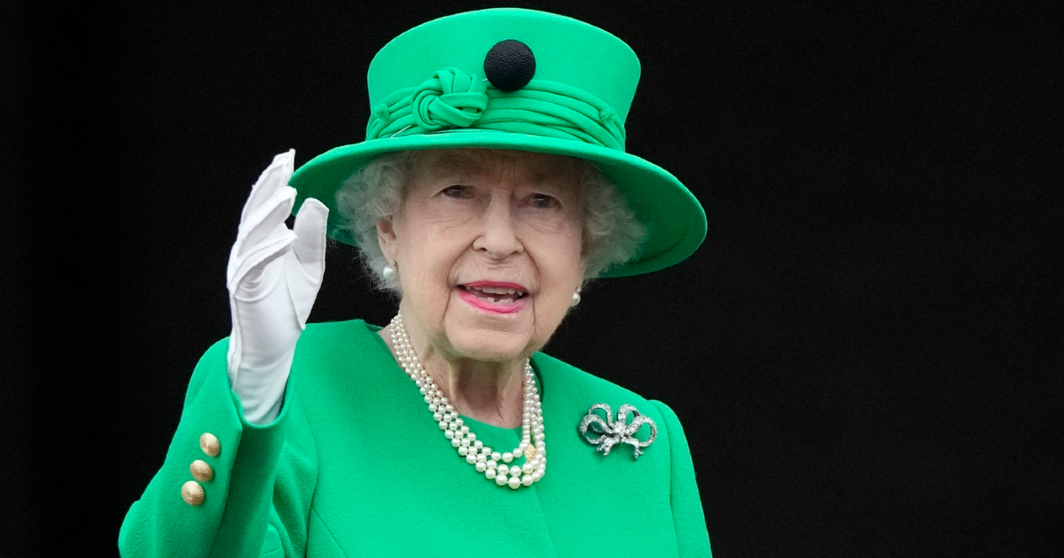 La regina Elisabetta avrebbe votato contro la Brexit perché “è meglio rimanere attaccati al diavolo che si conosce”: i dettagli nel libro Power and the Palace La regina Elisabetta avrebbe votato contro la Brexit perché “è meglio rimanere attaccati al diavolo che si conosce”: i dettagli nel libro Power and the Palace