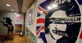 Copertina di L’icona pop che fece baronetti i Beatles e “incendiò” il punk