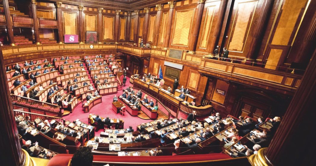 Elezioni politiche 2022, gli eletti di Camera e Senato: al centrodestra un vantaggio di 11 senatori e 34 deputati. La Lega ha la metà dei parlamentari dei Fdi con un terzo dei voti