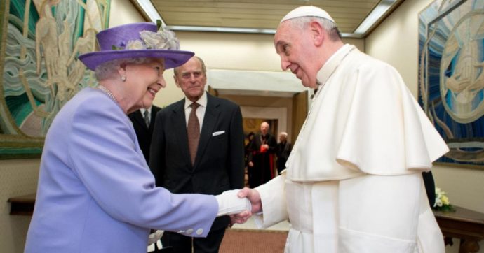 Elisabetta II era capo della Chiesa Anglicana: cosa accade ora e cosa cambia per Roma