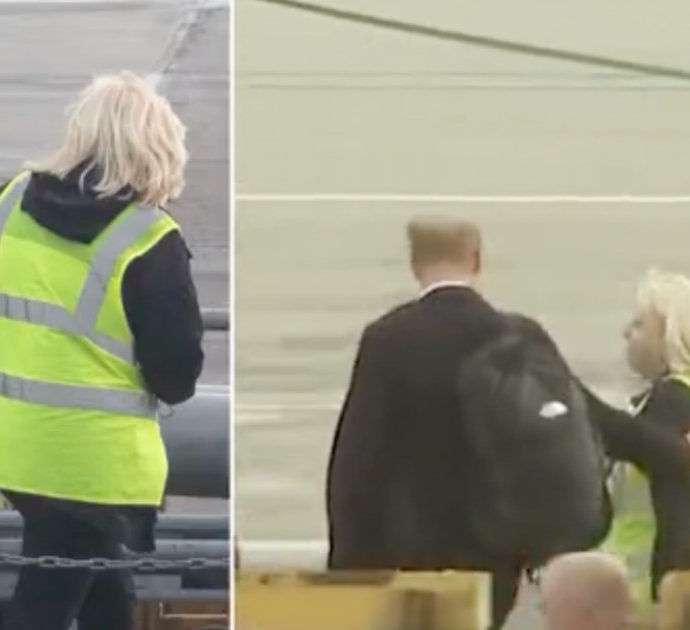 Il principe Harry consola una donna del personale dell’aeroporto di Aberdeen: la sua partenza solitaria