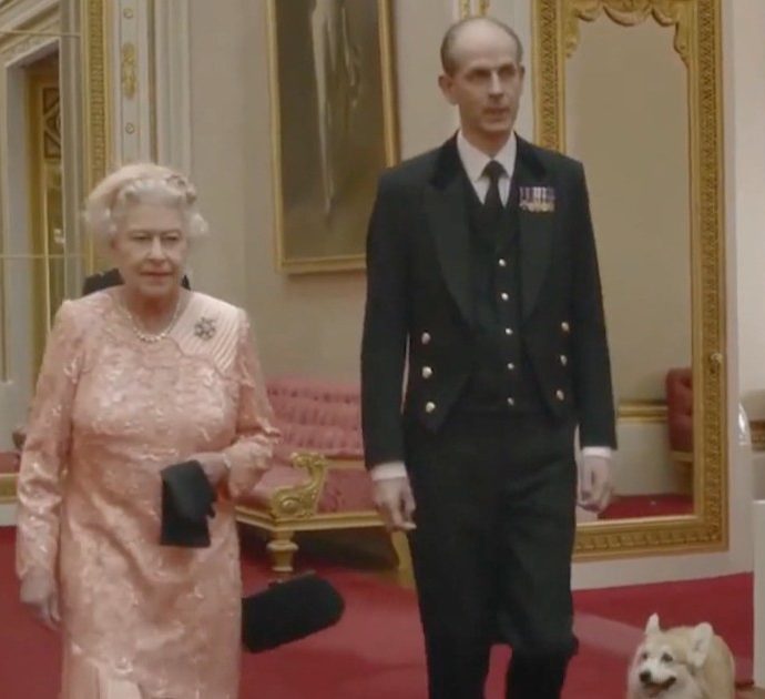 Addio alla regina Elisabetta, ecco quando incontrò “James Bond” nello spot per le Olimpiadi del 2012 a Londra