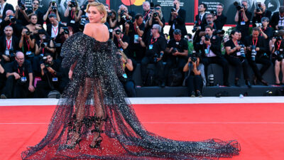 Copertina di “Ho perso migliaia di follower per aver parlato di Gaza, ma non ho mai avuto paura di espormi. I bambini continuano a morire, le madri a soffrire”: parla Florence Pugh