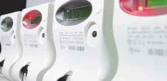 Copertina di Meno elettricità nelle ore di punta e contatori ‘limitati’ da remoto: ecco il piano di Bruxelles per combattere il caro energia