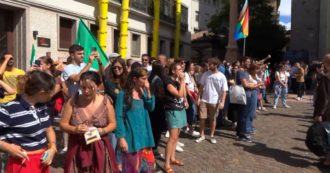Copertina di Elezioni, contestatori al comizio di Giorgia Meloni a Trento: cantano “Bella ciao” e urlano “siamo tutti antifascisti”