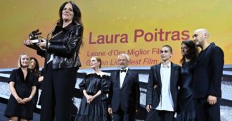 Copertina di Venezia 79, Leone d’oro al documentario di Laura Poitras. A Guadagnino il premio per la regia, Cate Blanchett e Colin Farrell migliori attori