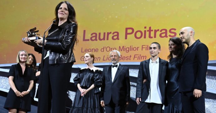 Venezia 79, Leone d’oro al documentario di Laura Poitras. A Guadagnino il premio per la regia, Cate Blanchett e Colin Farrell migliori attori