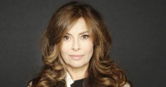 Copertina di “Alice canta Battiato” (con Guaitoli) e lo riporta in vita: lirico, ironico, abissale e algebrico