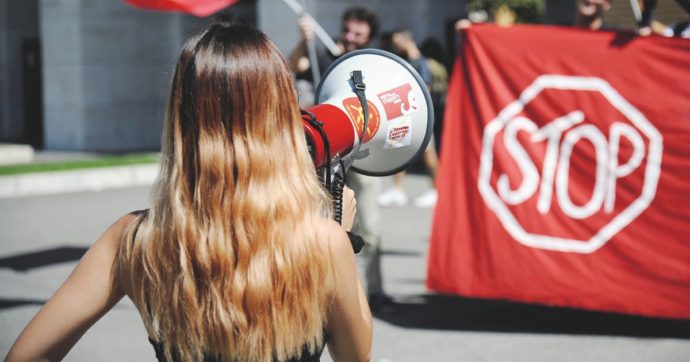 Copertina di Scuola, sit-in studenti al Miur. “Si sta parlando poco di noi”