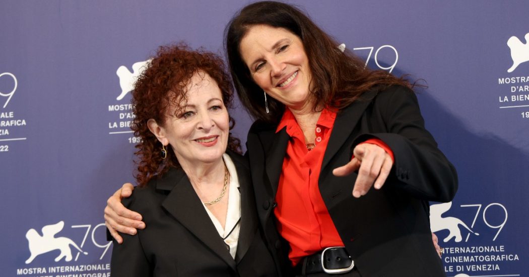 Venezia 79, Leone d’oro al documentario di Laura Poitras. A Guadagnino il premio per la regia, Cate Blanchett e Colin Farrell migliori attori