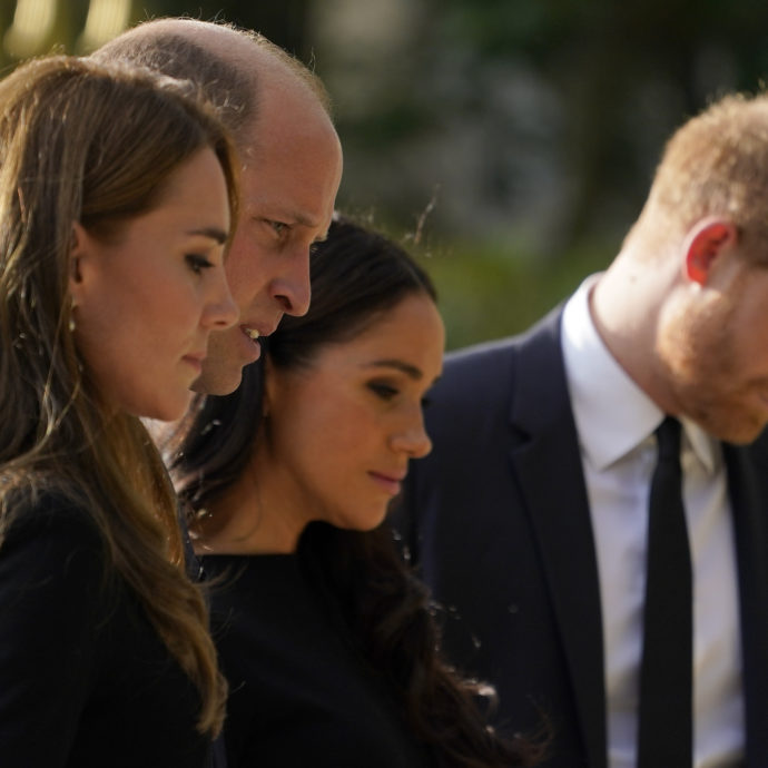 Harry e Meghan augurano “salute e privacy” a Kate Middleton, ma una fonte rivela: “Tenuti all’oscuro del tumore, il Palazzo non si fida più di loro”