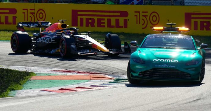 Gp di Monza, Verstappen (verso il record di Schumi e Vettel) merita. Ma la chiusura dietro la safety car è un brutto spettacolo per la Fia