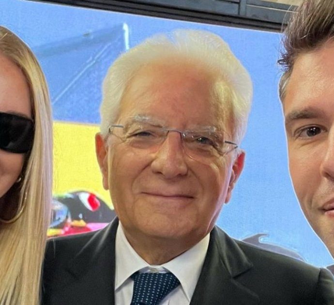 Gran Premio di Monza, Chiara Ferragni e Fedez con Sergio Mattarella nel Paddock della Ferrari: il selfie diventa virale – Video