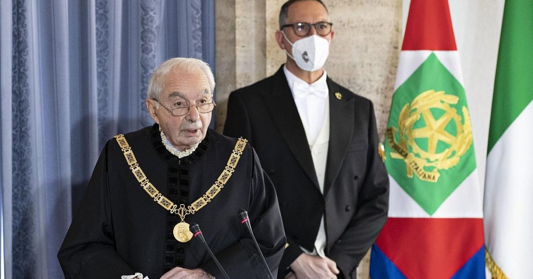 Consulta, Giuliano Amato conclude il suo mandato da presidente. Il saluto in diretta streaming