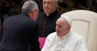 Copertina di Il Papa riceve Confindustria: “Basta donne incinte mandate via”. E chiede di ispirarsi a Olivetti: “Limite alla distanza tra stipendi”