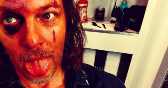 Copertina di ‘The Walking Dead’, Norman Reedus: “Sono volato fuori dal finestrino dell’auto, colpito in testa e ho avuto una commozione cerebrale sul set”