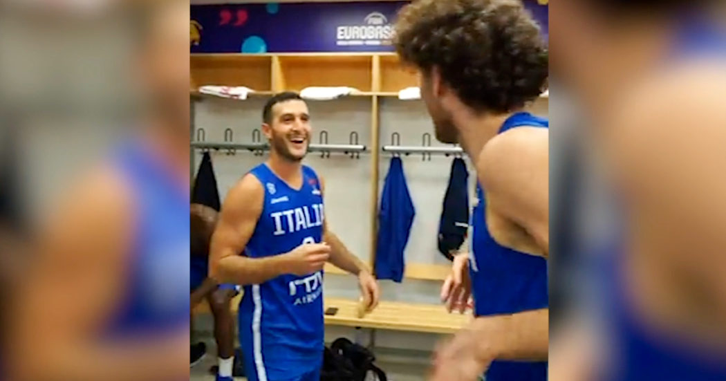 Europei di basket, la festa degli Azzurri negli spogliatoi. Pajola a Spissu: “Se ti tocco prendo la scossa?” – Video