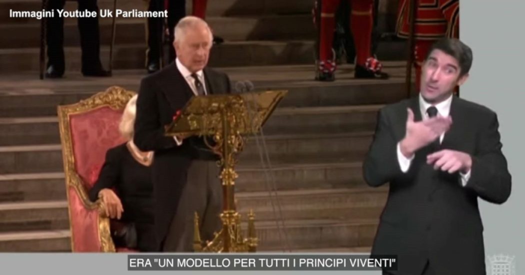 Carlo III in Parlamento insieme a Camilla, nel discorso cita Shakespeare: “Elisabetta II era un modello per tutti i principi viventi”