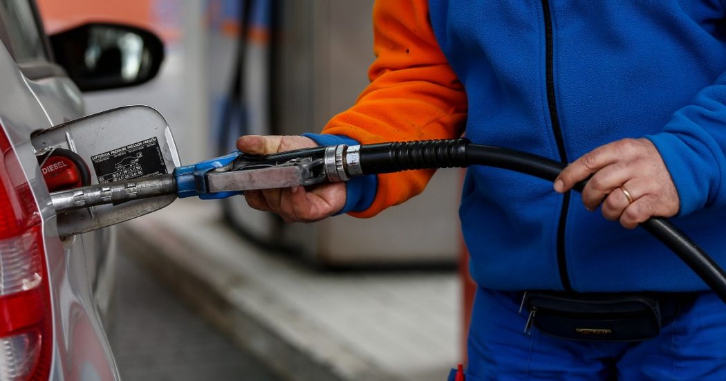 Il prezzo della benzina ai tempi della destra: idee sì, ma tutte diverse e contraddittorie