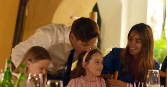 Copertina di Pier Silvio Berlusconi e Silvia Toffanin festeggiano il compleanno della figlia Sofia Valentina: le foto su FQMagazine